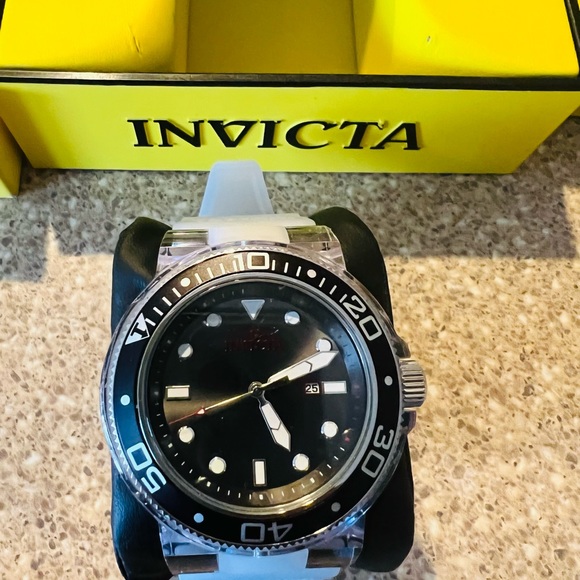 Seven men’s Invicta watches for sale. MUST GO! - Picture 7 of 10